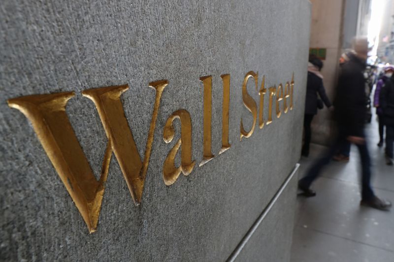 Wall Street Surges to Record Heights as Iran Tensions Ease, Oil Prices Fall