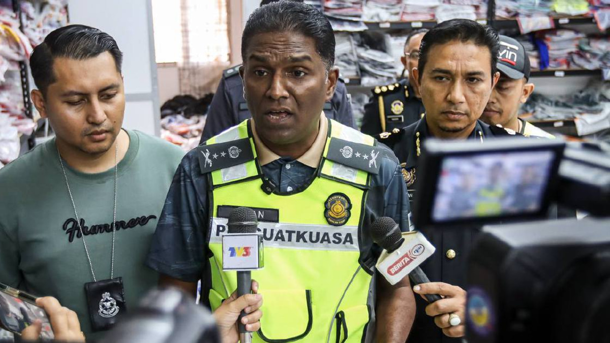 Over RM500,000 in counterfeit FIFA World Cup jerseys seized in Nibong Tebal operation