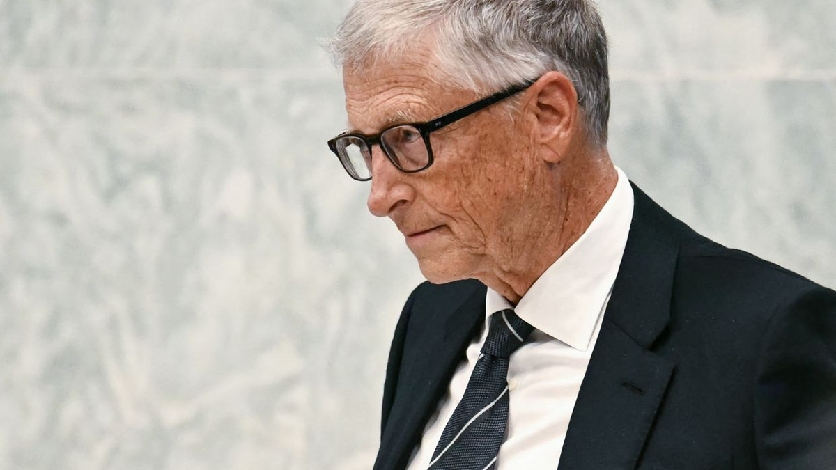 Gates Calls for Global Plan to Manage AI Disruption, Warns of Job Losses and Security Threats