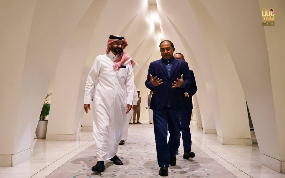 Zambry Arrives In Doha To Pay Final Respects To Former Amir Of Qatar
