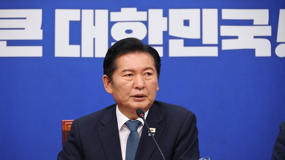 South Korea's Ruling Party Chief Steps Down Ahead of Leadership Contest