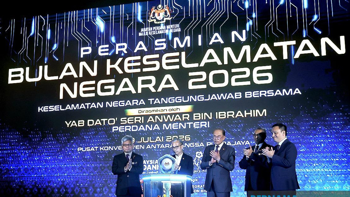 PM Anwar Cautions Against Divisive Politics as Malaysia Confronts Emerging Security Threats
