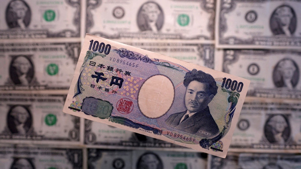 Japanese Yen Rallies Past 158 to Dollar as Intervention Speculation Mounts