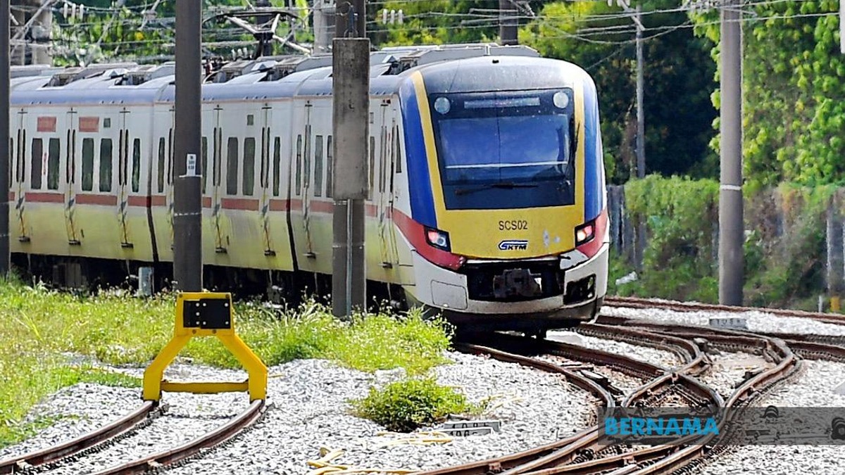 Fallen Construction Structure Halts KTM Komuter and ETS Services at Batang Benar