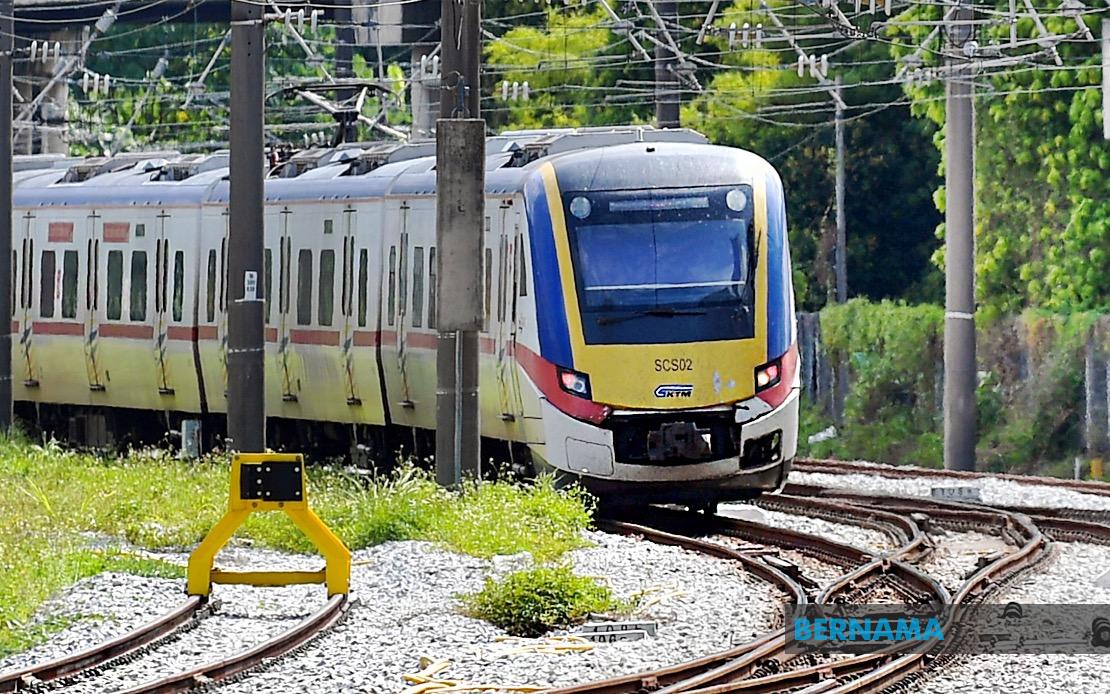 Fallen Construction Structure Halts KTM Komuter and ETS Services at Batang Benar