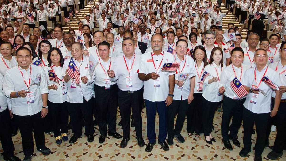 DAP must stay in Unity Government but break silence on administrative scandals, says party veteran