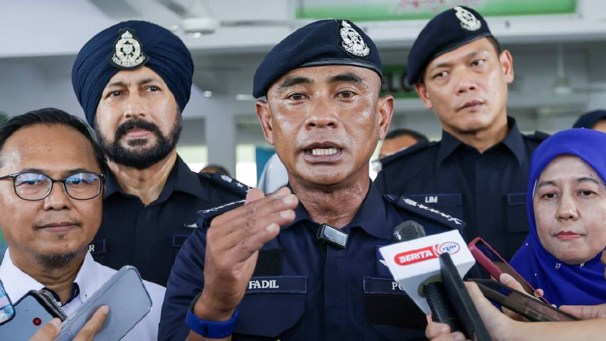 Twelve men detained after parking lot brawl erupts at Viva Home mall in Cheras