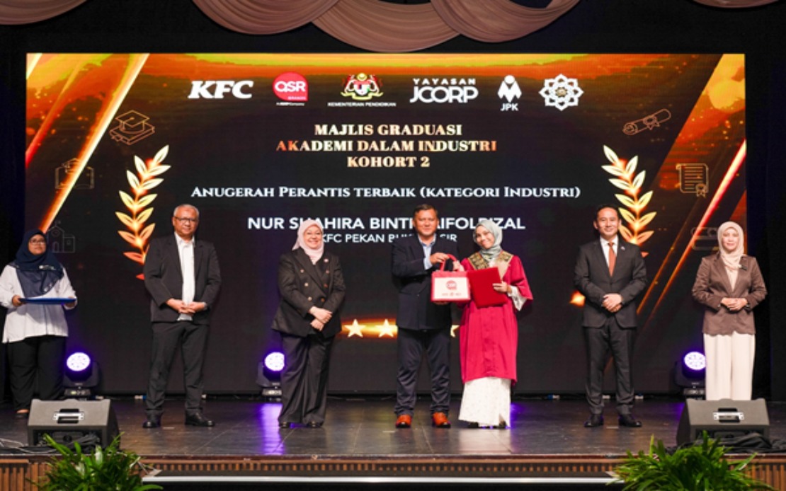 KFC Malaysia and Yayasan JCorp Graduate 37 Students Through Innovative Work-Study Programme