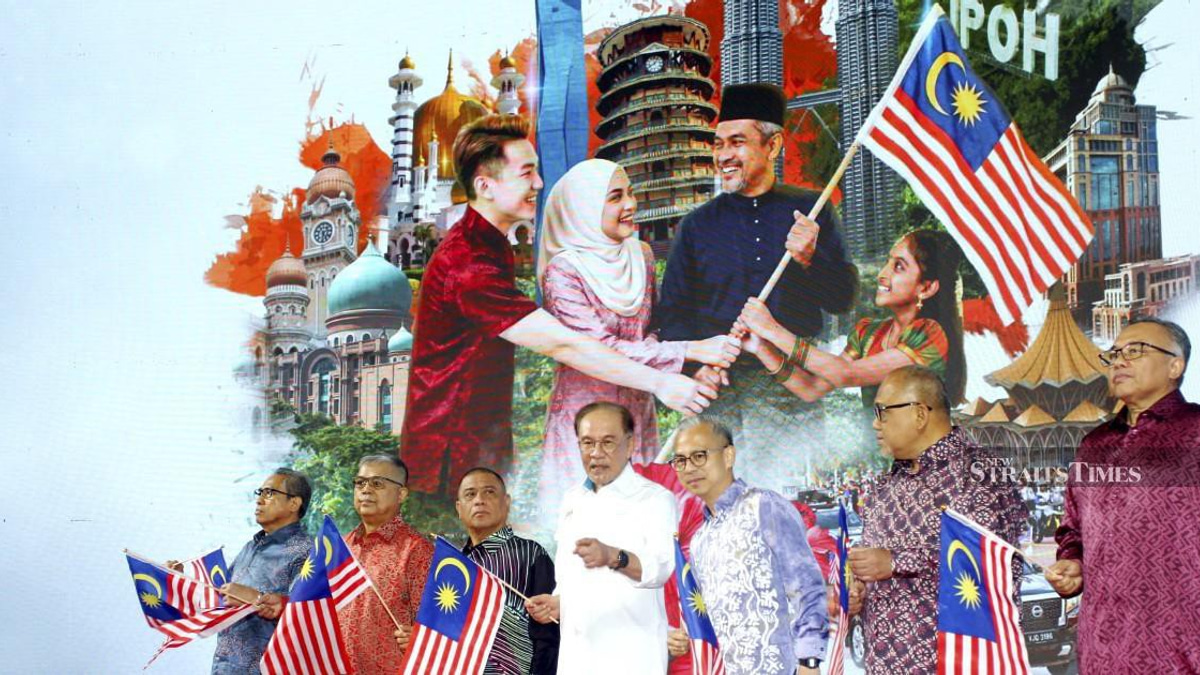 Anwar Set to Clarify KWAP's Controversial eFishery Investment in Parliament