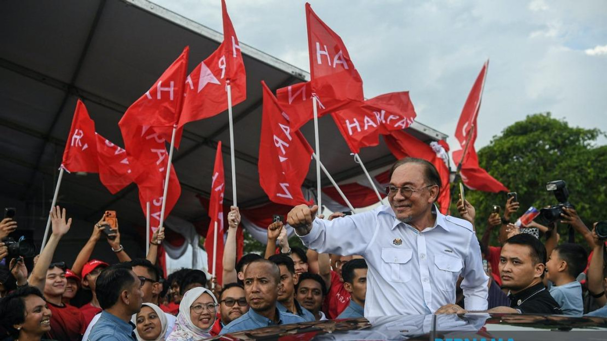Handshakes and Hashtags: Why Johor's Older Voters Still Crave Direct Contact in the Digital Age