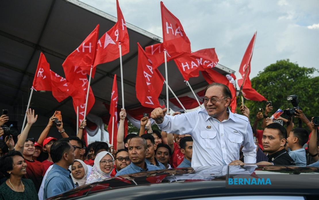 Anwar's Johor Campaign Trail Energises Pakatan Harapan Push Across State