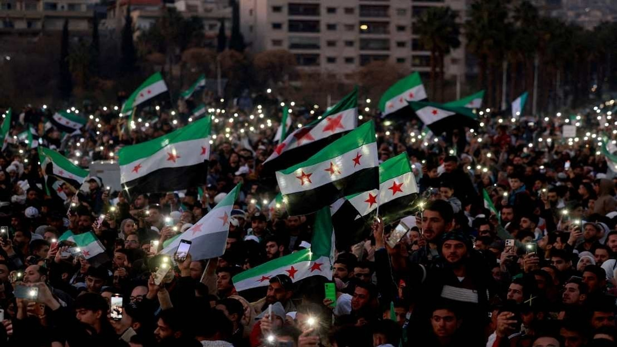 Israeli Artillery Strikes Southern Syria's Quneitra Province