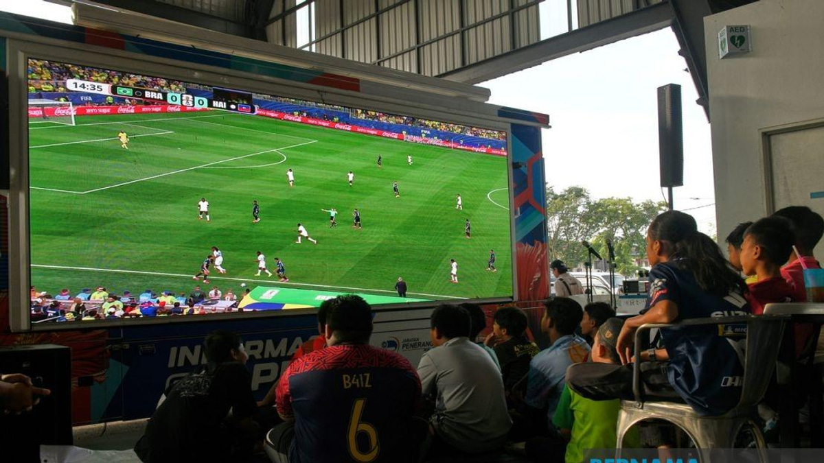 Free World Cup Broadcasts Ease Burden on Businesses and Families, Says Fahmi