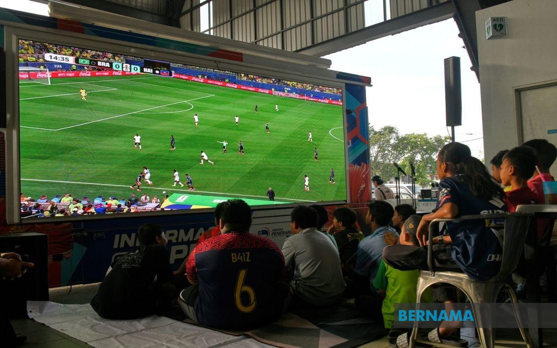 Free World Cup Broadcasts Ease Burden on Businesses and Families, Says Fahmi