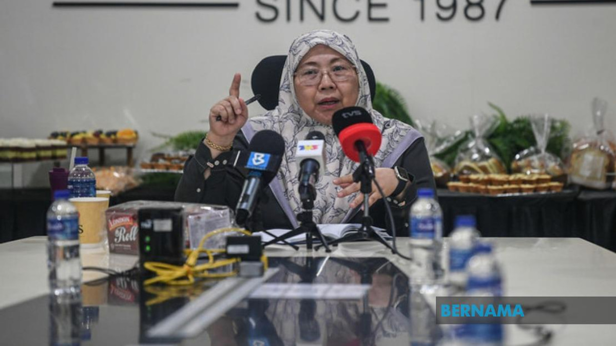 PKR Defections Blamed on Unfulfilled Ambitions, Says Fuziah