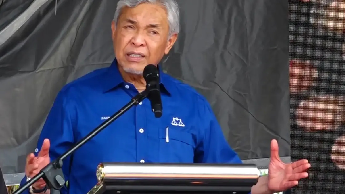Zahid Dismisses Puad's Election Criticism, Urges Umno to Stay Focused