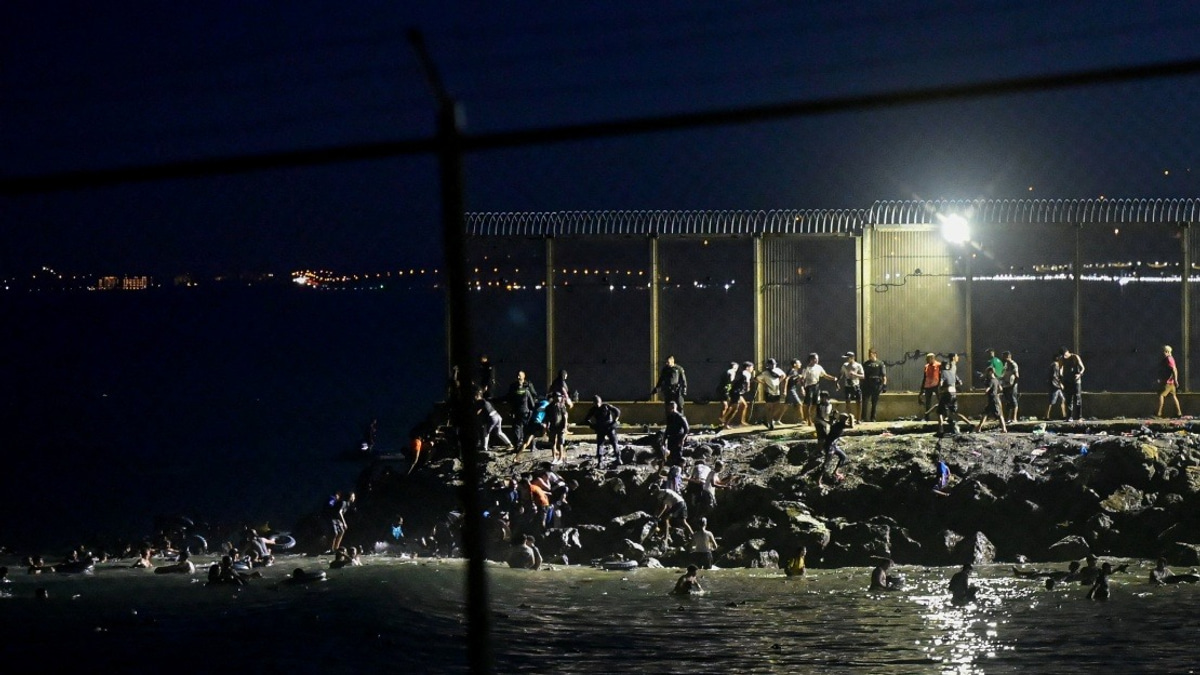 Spain Mobilises Full Emergency Response as Thousands of Moroccans Storm Ceuta Border