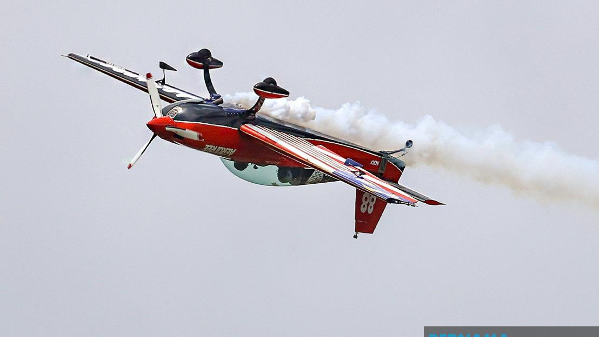 Veteran Pilot Halim Othman Leads Inaugural Merdeka Sunset Aerial Display