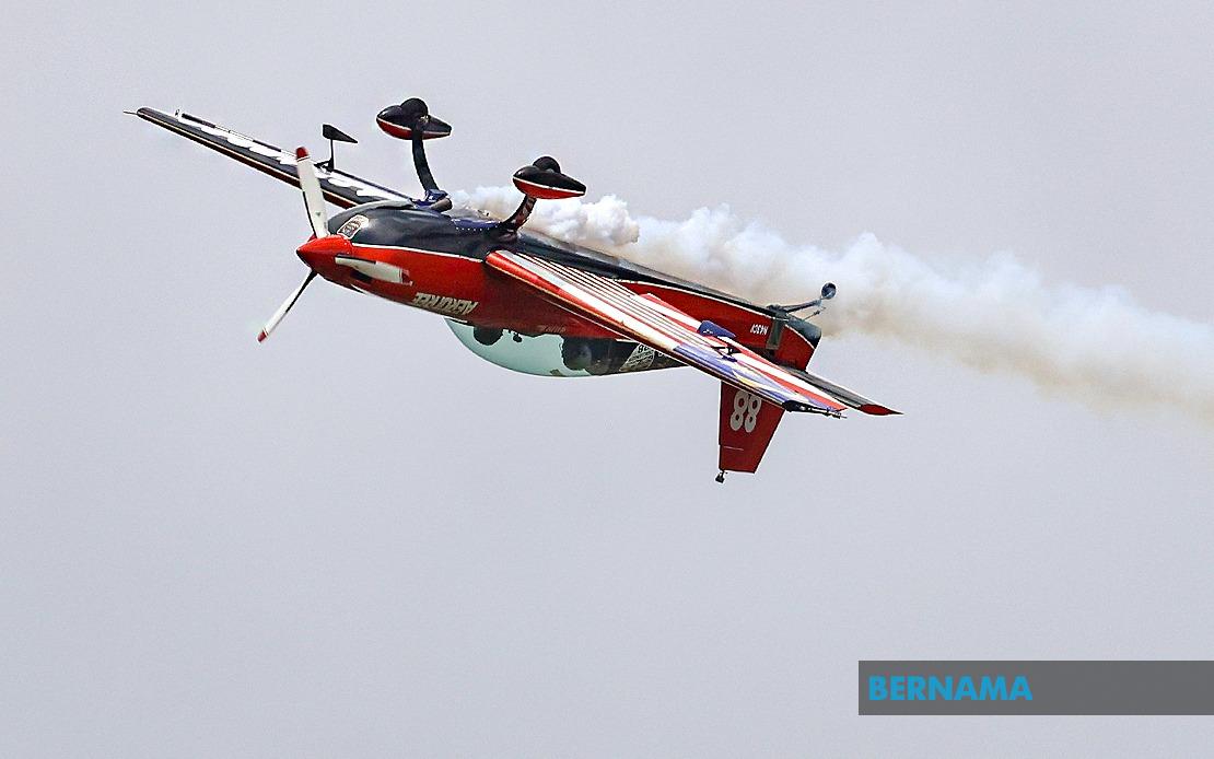 Veteran Pilot Halim Othman Leads Inaugural Merdeka Sunset Aerial Display