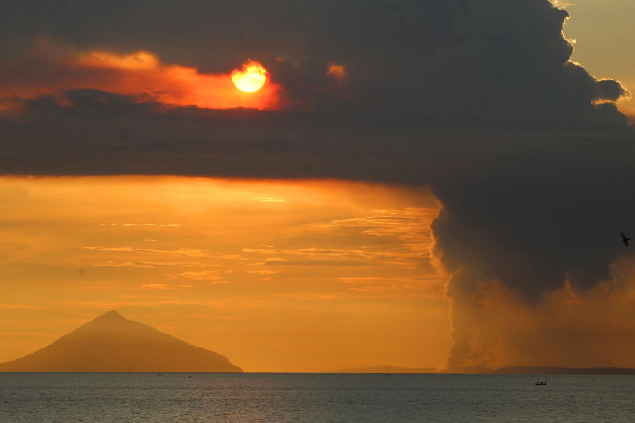 Indonesia's Mount Anak Krakatau Erupts Again, Triggering Heightened Warnings