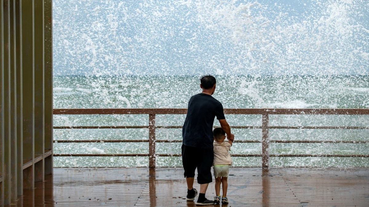 Typhoon Maysak Slams Hainan, Halting Transport Links Across Southern China