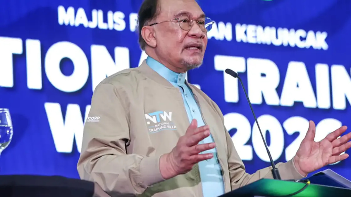 Anwar Defends Loyalty of Non-Malay Malaysians, Rejects Sanusi Criticism