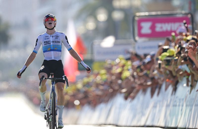 Vollering Claims Tour de France Femmes Lead with Tactical Stage Eight Victory