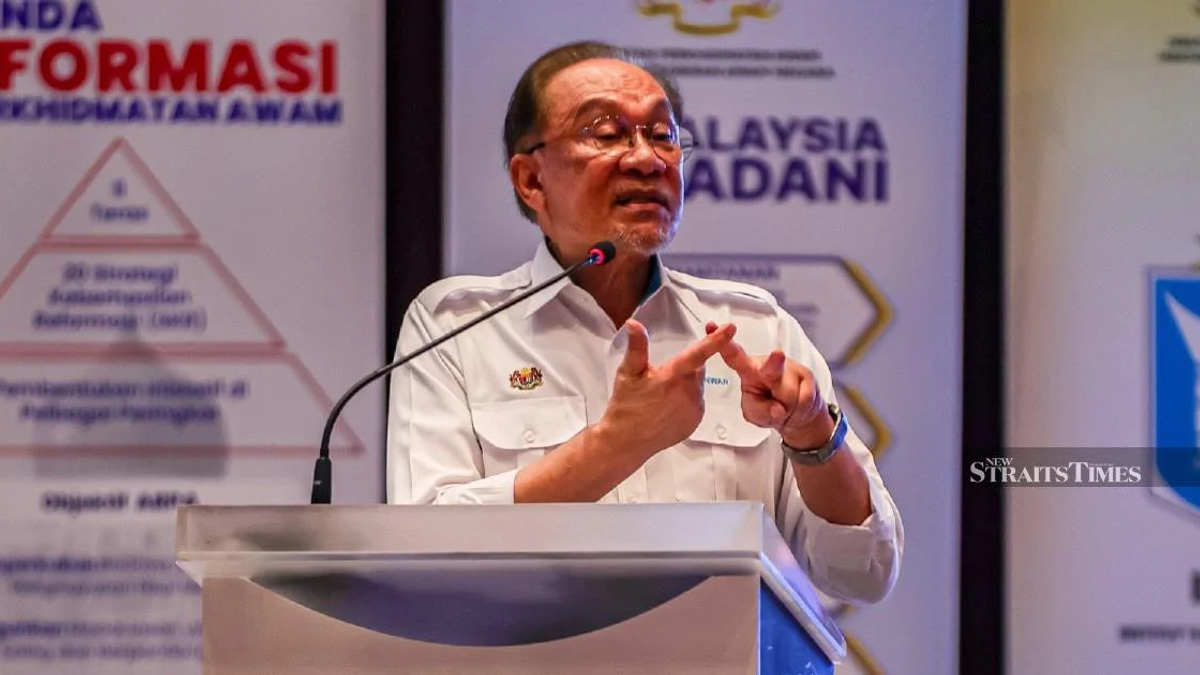 Anwar Ibrahim Defends Mat Sabu's Remarks, Calls for Political Restraint