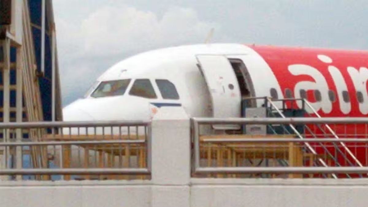 Landing Gear Fault Forces AirAsia Flight Cancellation in Tacloban