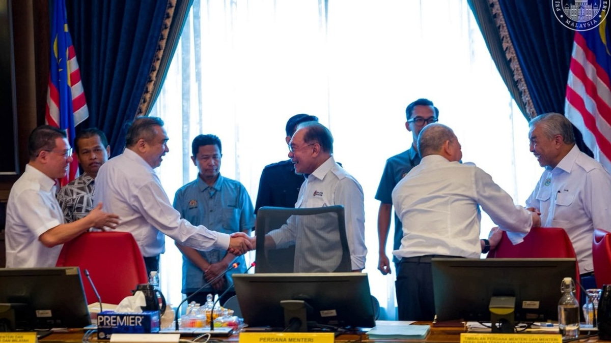 Anwar's Unity Message Strikes Chord as Negeri Sembilan Campaign Intensifies