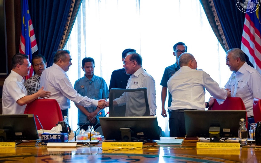 Anwar's Unity Message Strikes Chord as Negeri Sembilan Campaign Intensifies