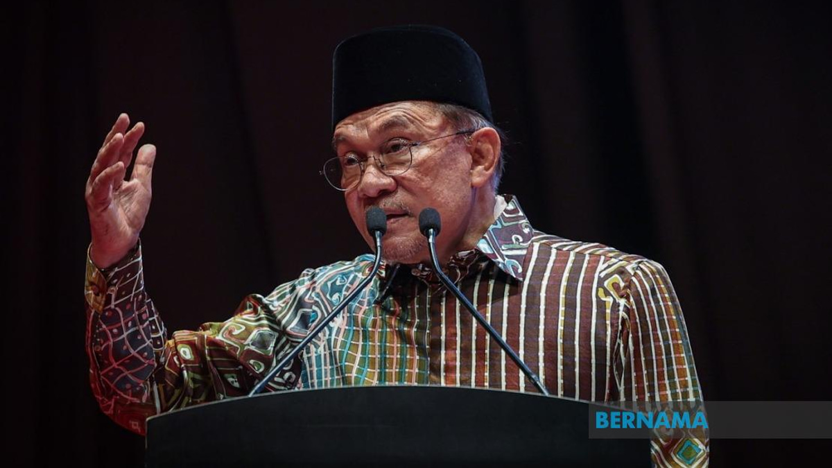 Waqf and Islamic Outreach Bodies Must Master AI While Preserving Core Values, Says PM Anwar