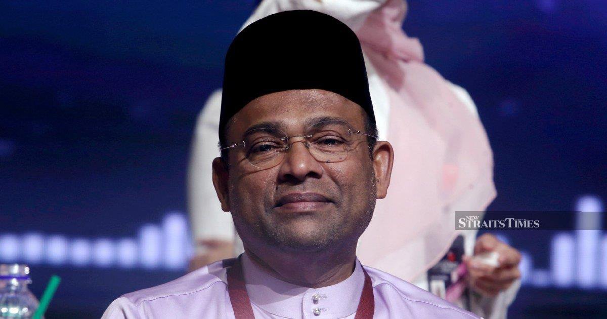 Former Tabung Haji Chief Azeez Sidesteps Bersatu's MACC Query