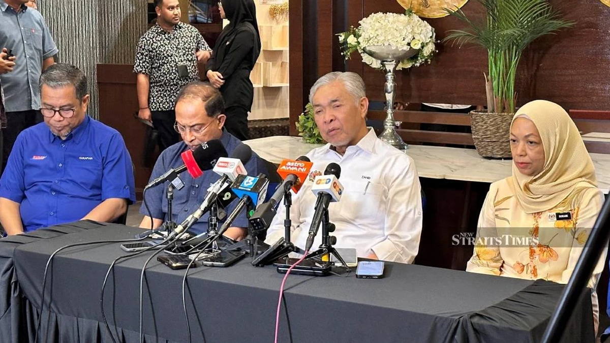 Zahid signals unity partners to set aside Najib-Rosmah controversy in Johor campaign push
