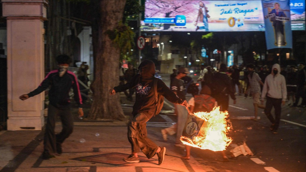 Indonesian Police Detain Dozens of Protesters in Major Anti-Government Rally