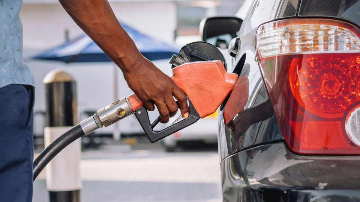 US Petrol Stations Sued for Using AI to Artificially Inflate Fuel Prices