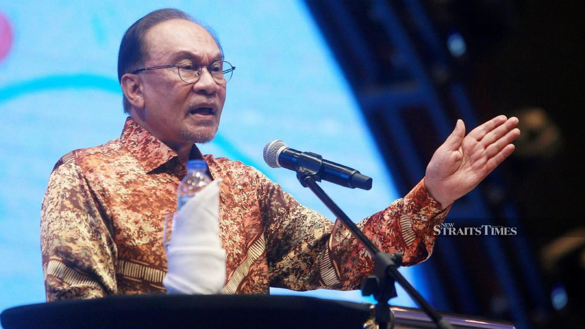 Anwar Assures No Political Motives Behind Tabung Haji and Felda Investigations