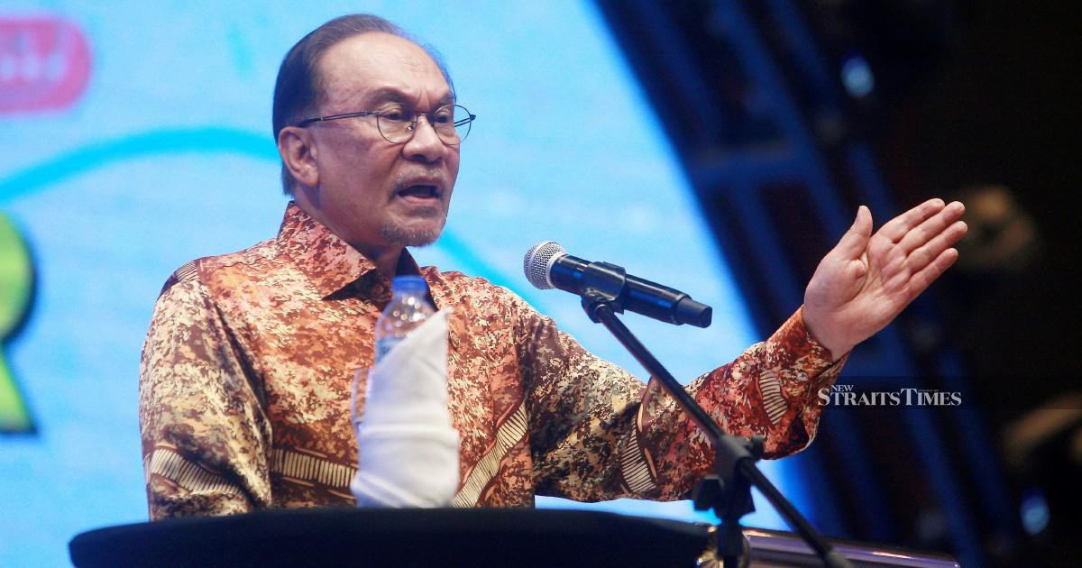 Anwar Assures No Political Motives Behind Tabung Haji and Felda Investigations