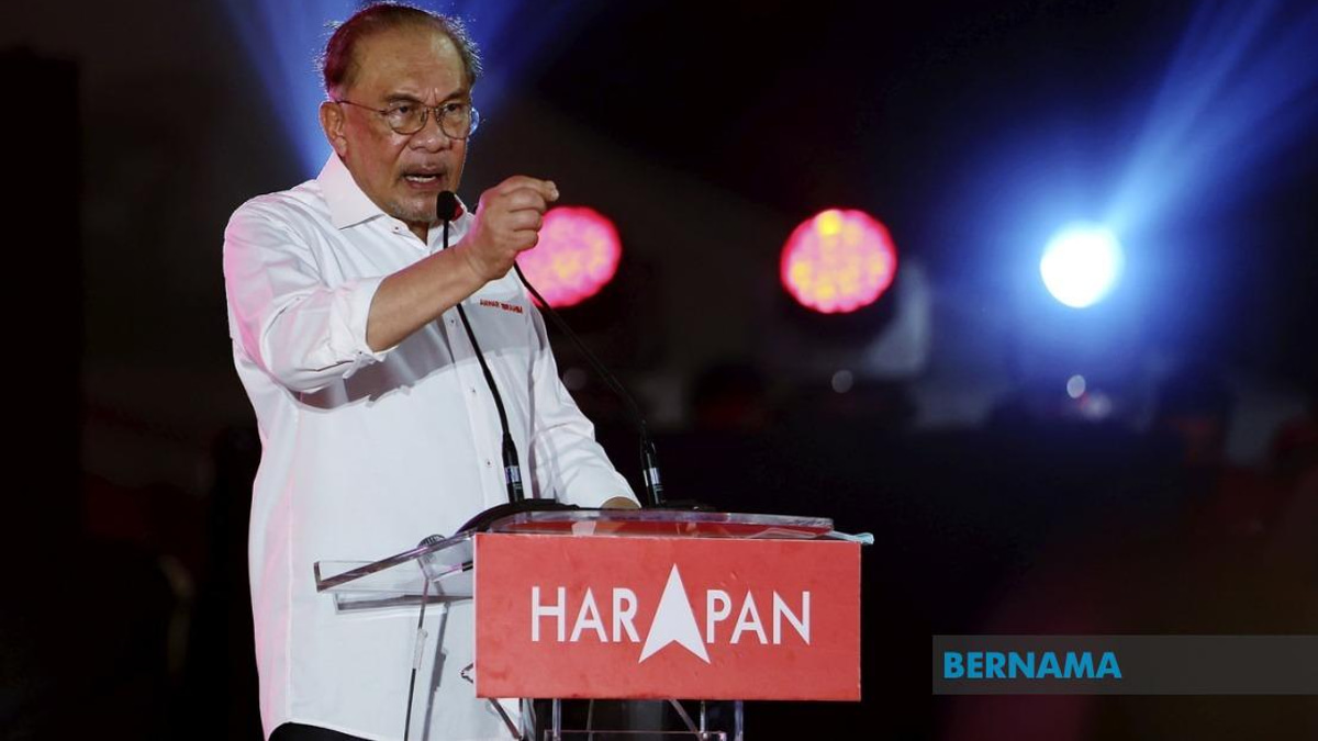 PM Anwar Urges Restraint on Royalty, Constitution in N. Sembilan Campaign