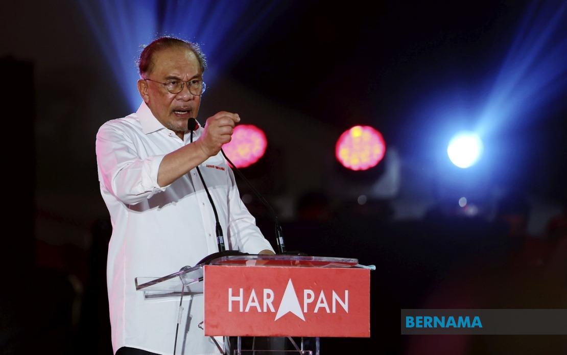PM Anwar Urges Restraint on Royalty, Constitution in N. Sembilan Campaign