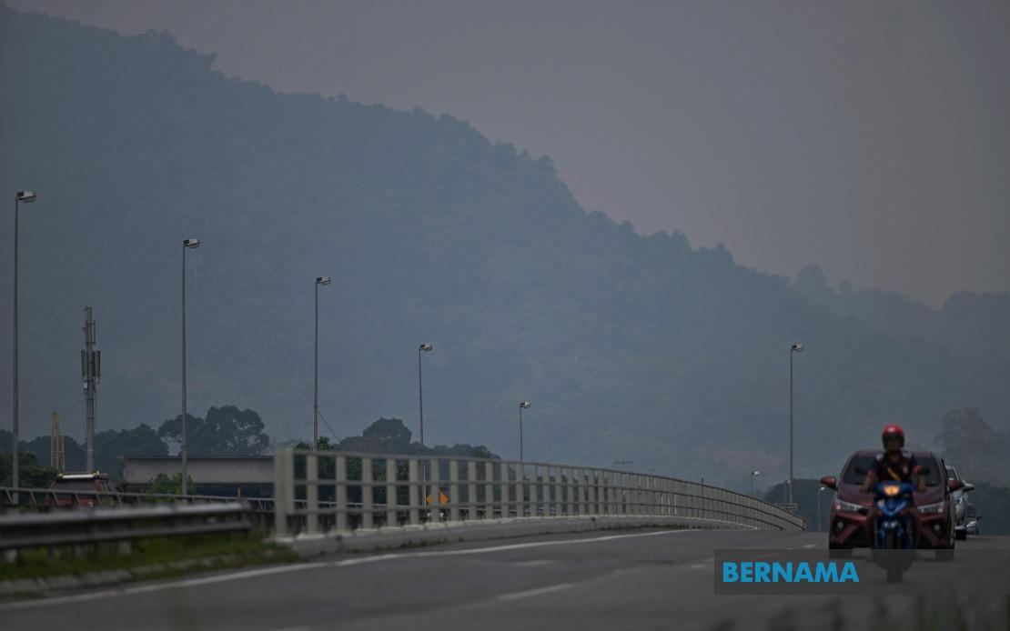 Serian hits 'very unhealthy' air pollution levels as transboundary haze engulfs Sarawak