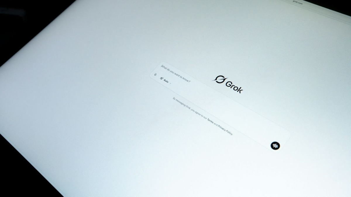 Grok AI Tool Goes Open-Source After Privacy Storm Over Secret Data Uploads