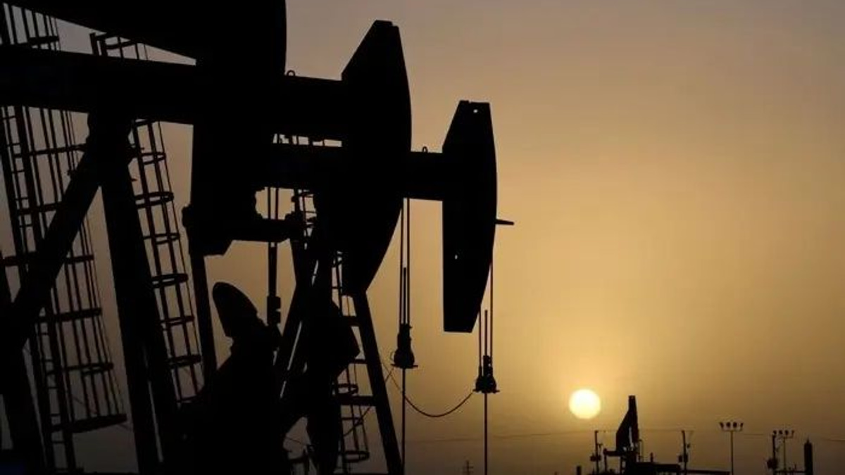 Oil surges as US-Iran tensions escalate, Red Sea shipping route faces disruption risk