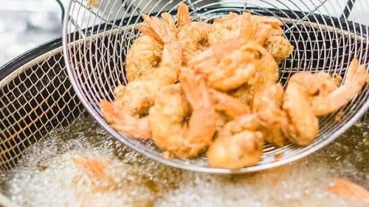 Taiwan prosecutors charge 15 people and four firms in tainted cooking oil scandal