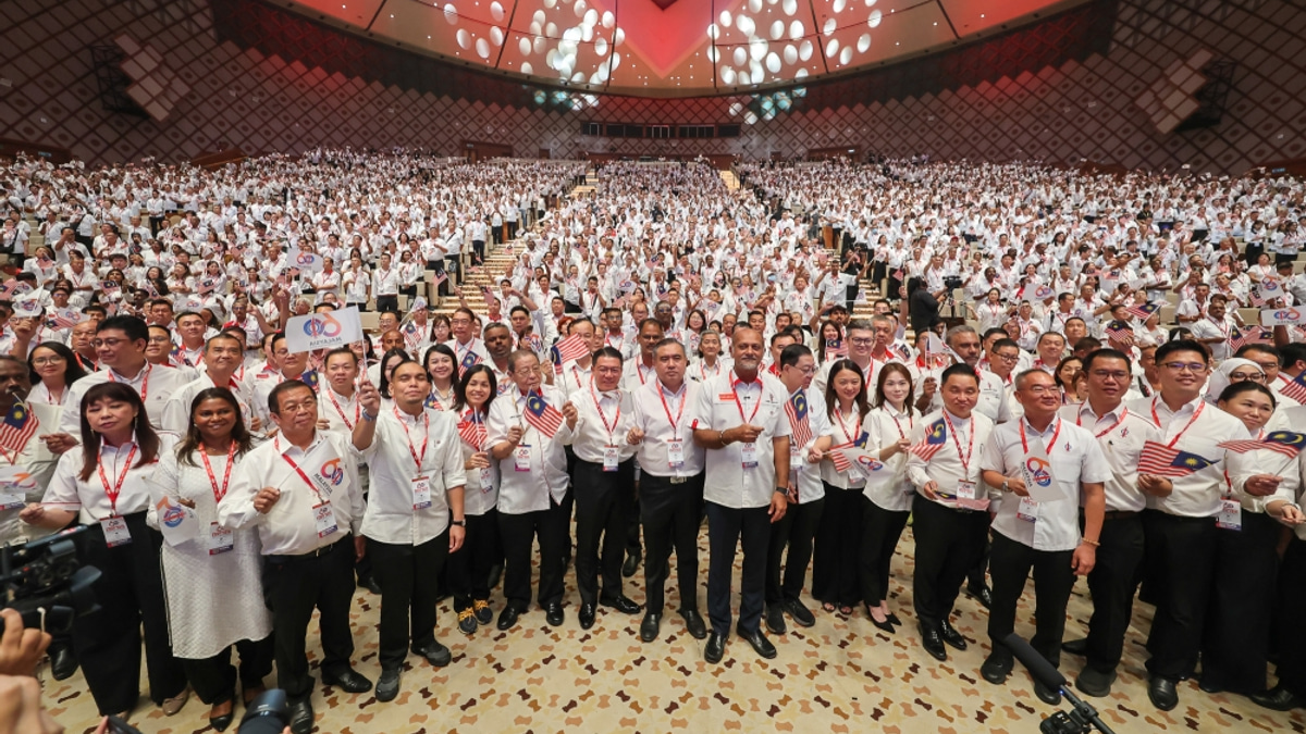 DAP's Sangeet Kaur Deo Warns Coalition Under Strain as PM's Leadership Divides Pakatan Harapan