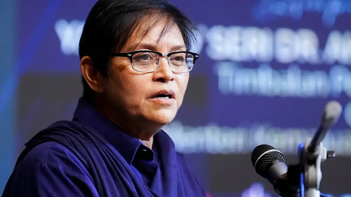 Malaysia is Home, Not Waystation, Says Azalina in Sharp Retort to PN