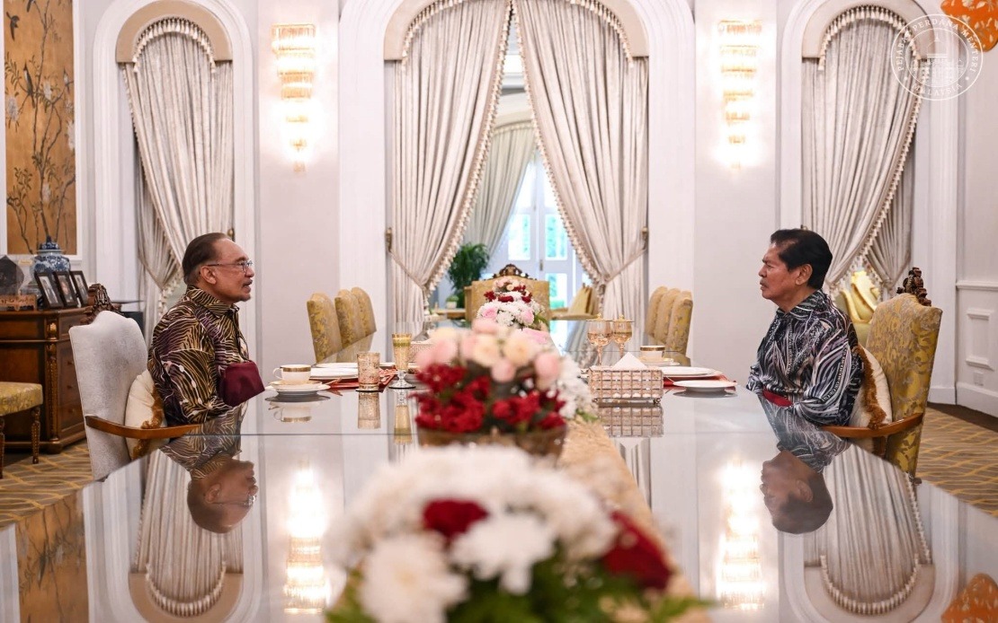 Anwar Concludes Penang Visit With Tea At Governor's Residence