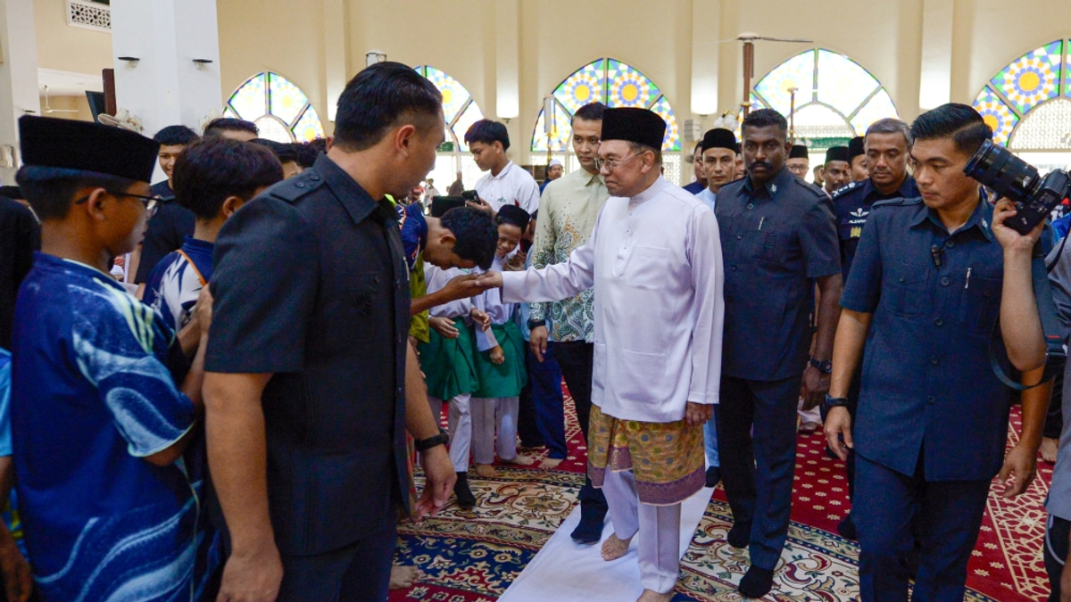 Malaysia's economy expands 5.8% in second quarter as Anwar offers thanks