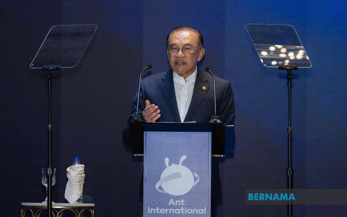Malaysia Must Accelerate AI Skills Development, Anwar Says