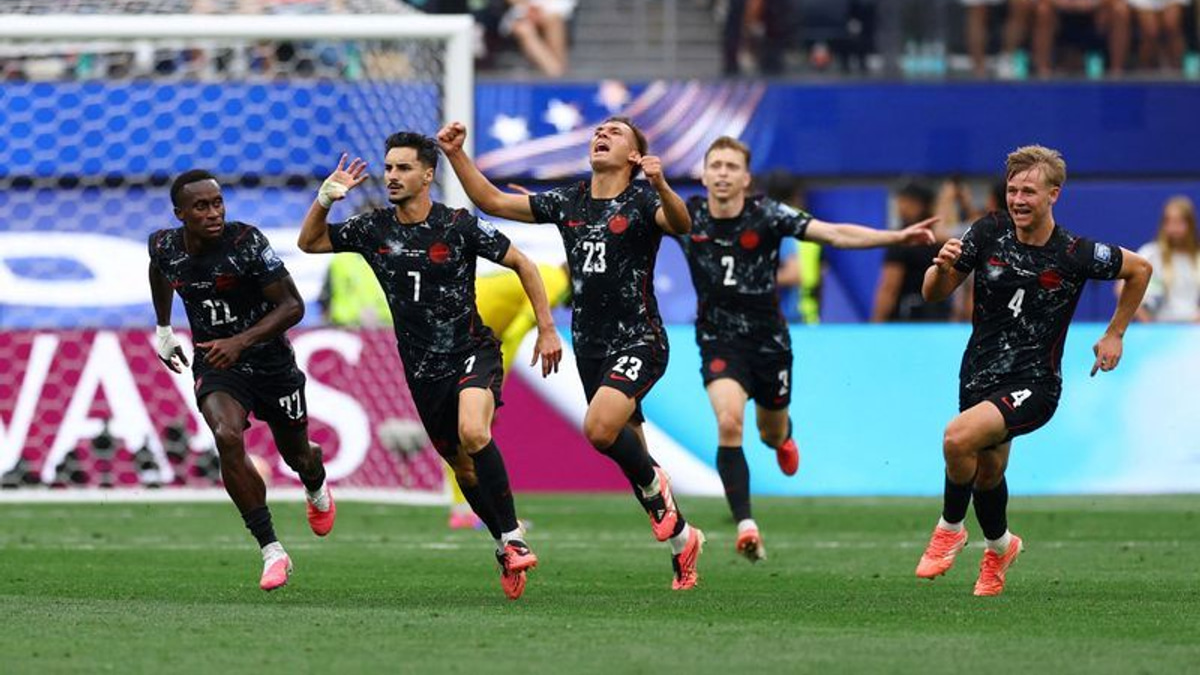 Eustaquio's dramatic stoppage-time goal sends Canada into World Cup knockout rounds for first time
